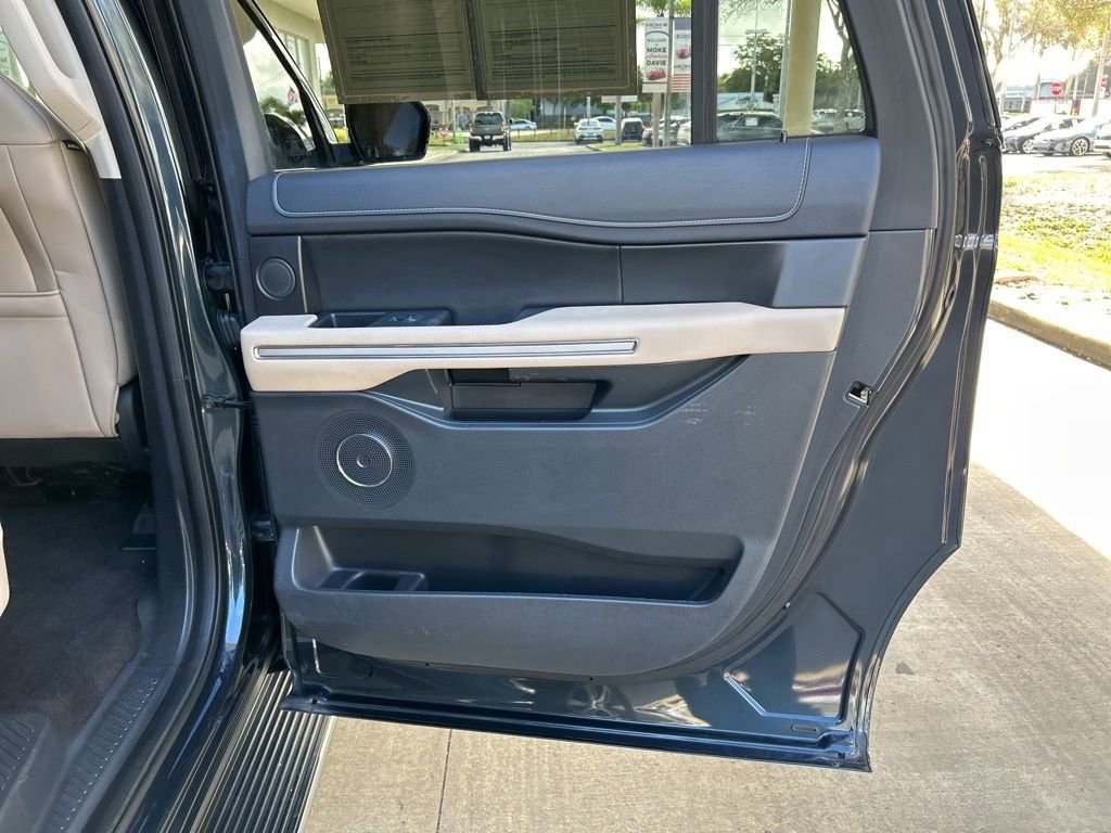 Used 2023 Ford Expedition Max Limited image 34
