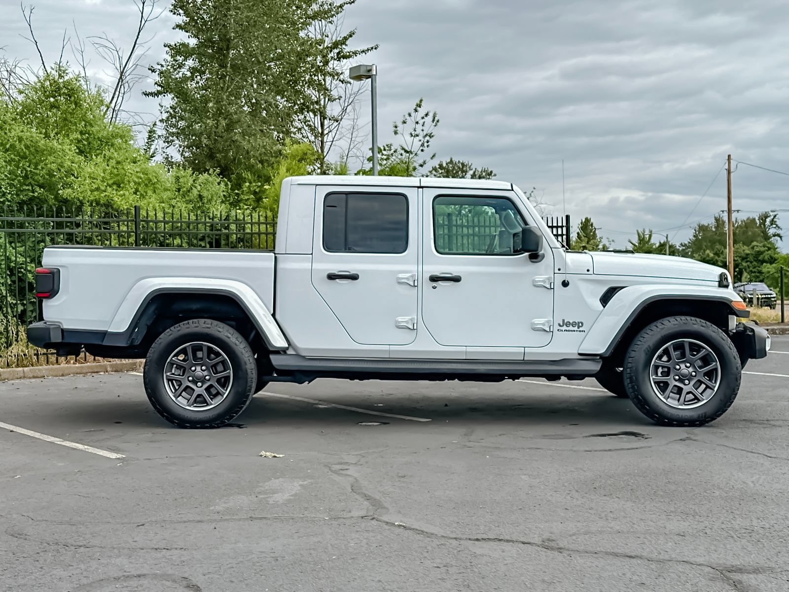 Used 2021 Jeep Gladiator Overland w/ Uconnect 4C Nav & Sound Group AWD/4WD image 2