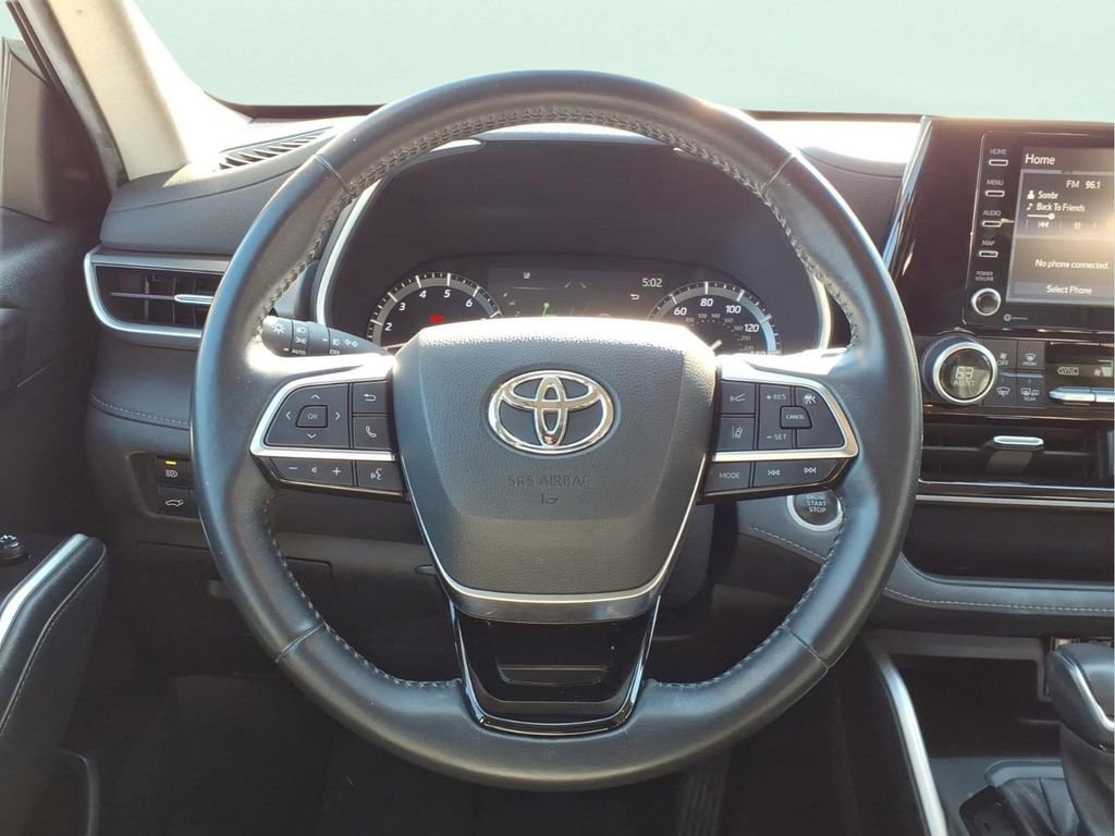 Used 2021 Toyota Highlander XLE AWD/4WD image 17