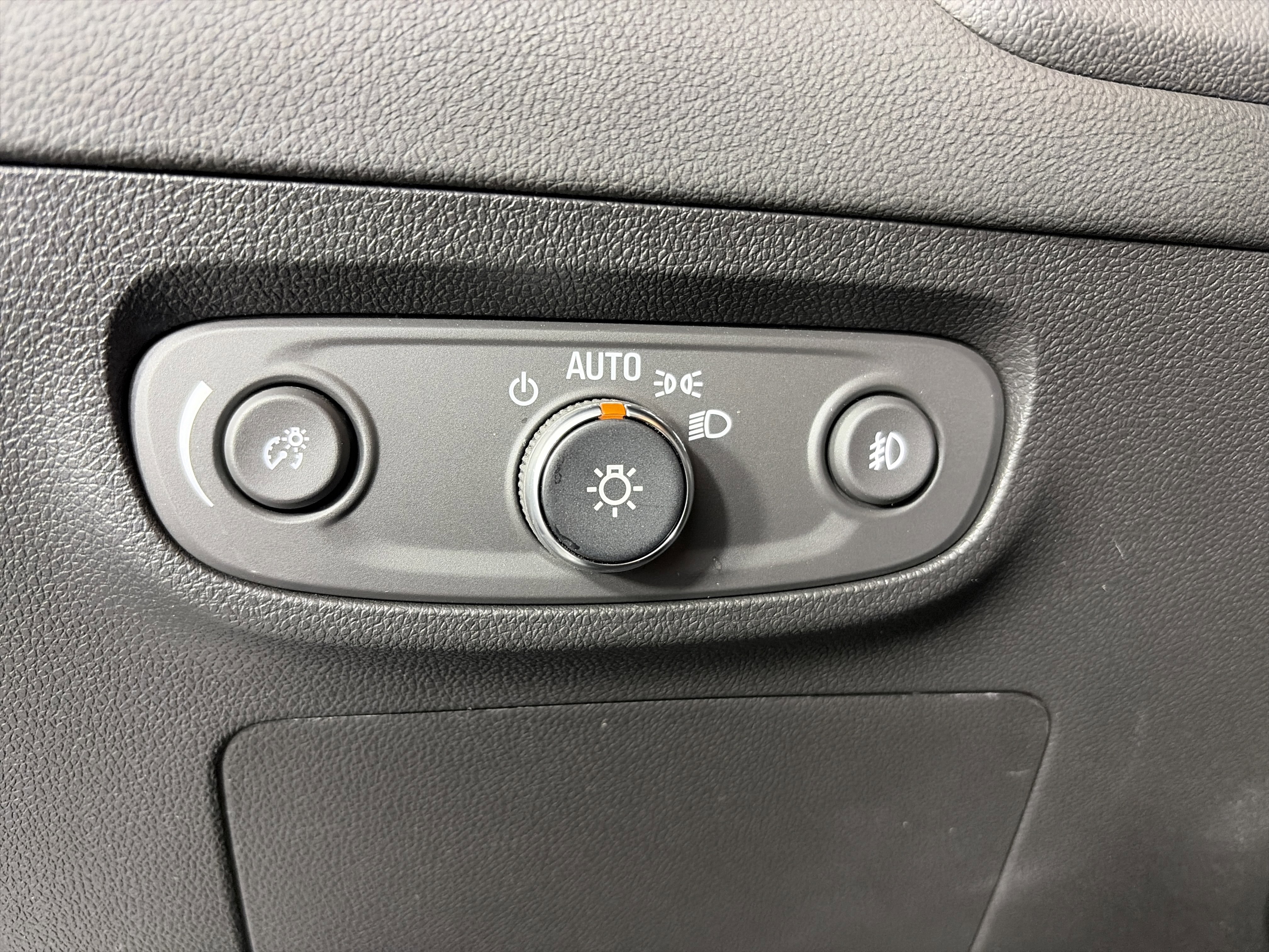 Certified 2022 Buick Encore GX Select w/ Sport Touring Package image 28