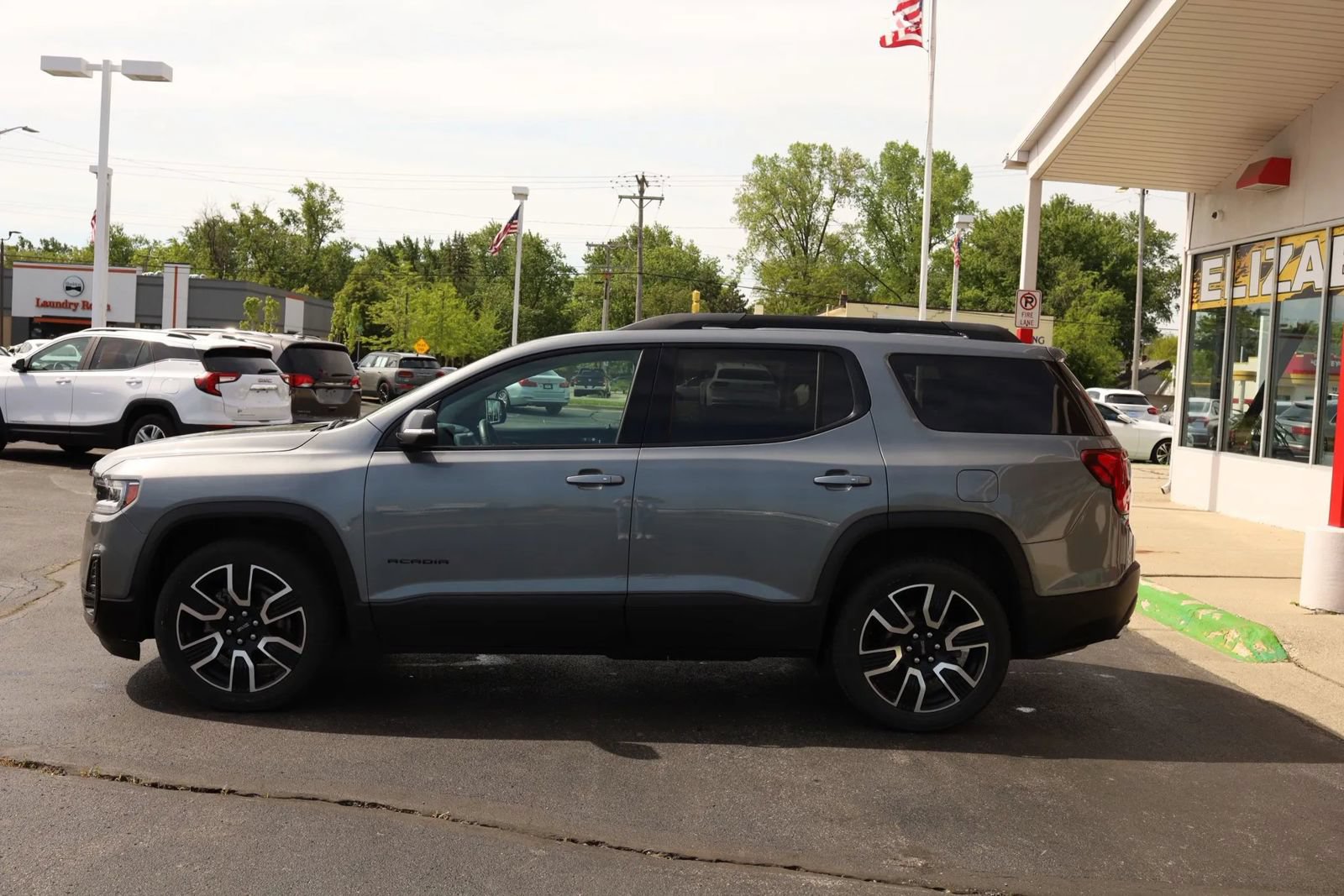 Used 2021 GMC Acadia SLE w/ Driver Convenience Package AWD/4WD image 9
