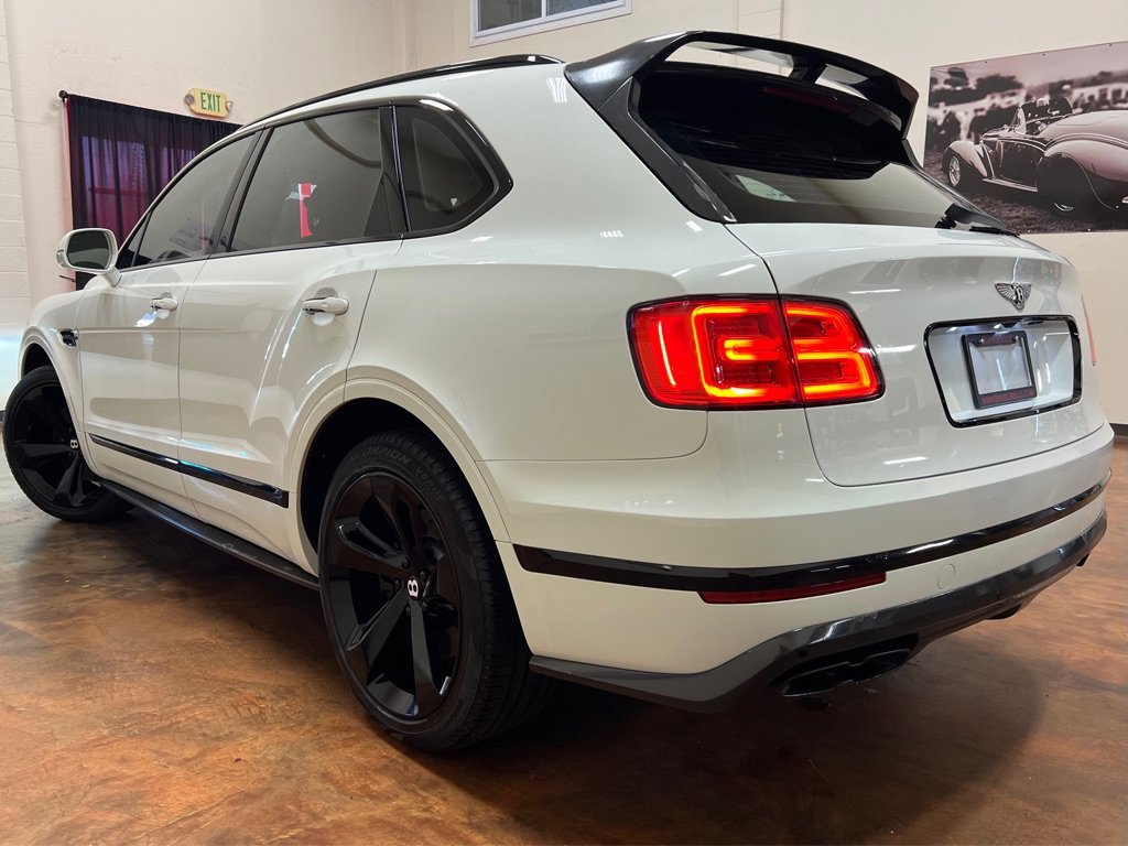 Used 2019 Bentley Bentayga image 2