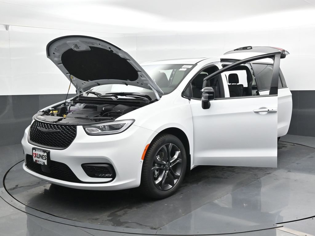 New 2026 Chrysler Pacifica Select image 47