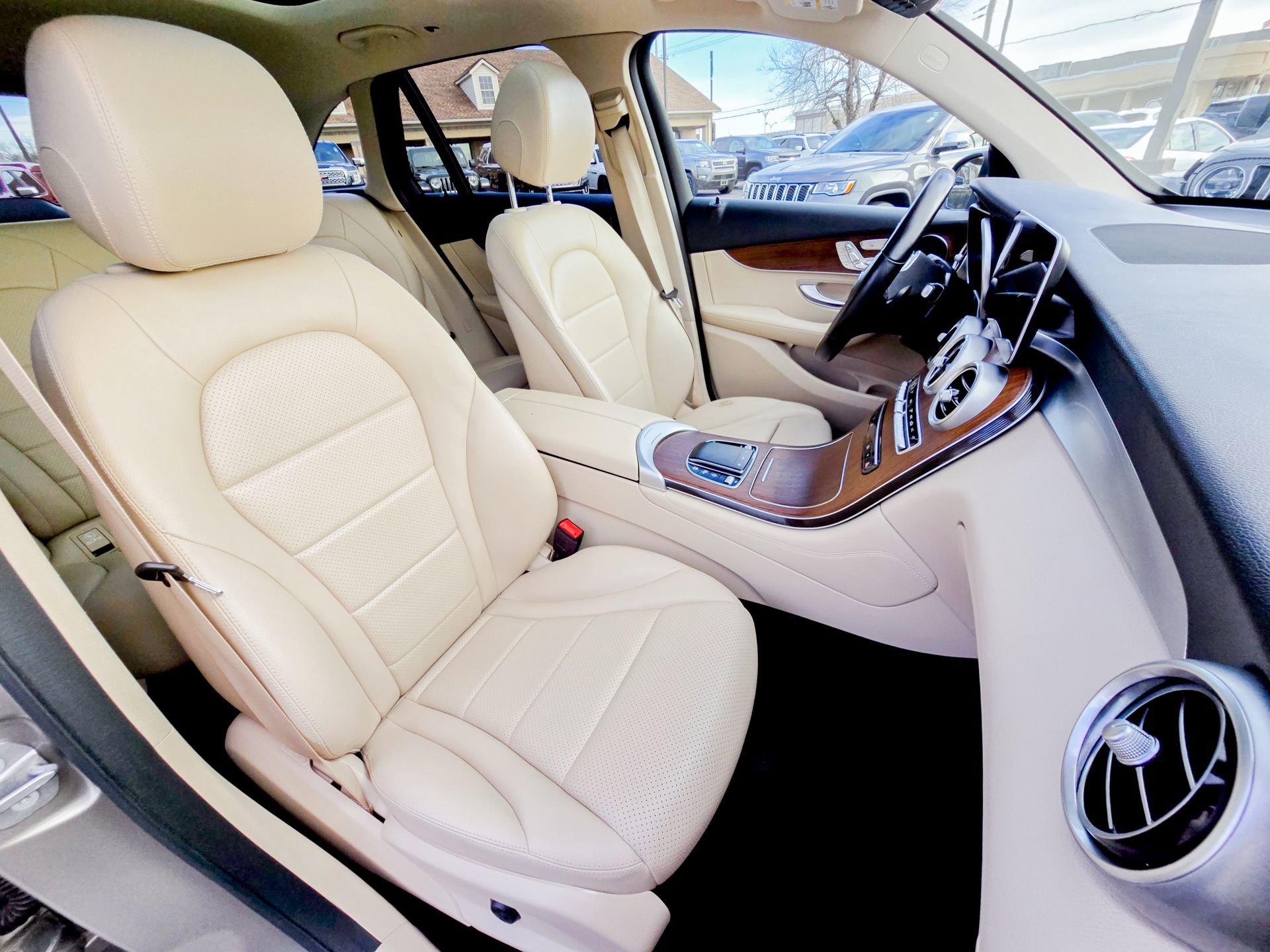 Used 2021 Mercedes-Benz GLC 300 4MATIC image 29