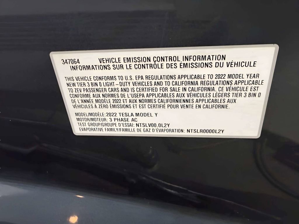 Used 2022 Tesla Model Y Long Range AWD/4WD image 35