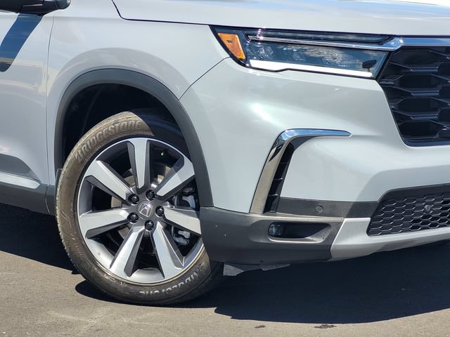 Used 2025 Honda Pilot Touring image 4