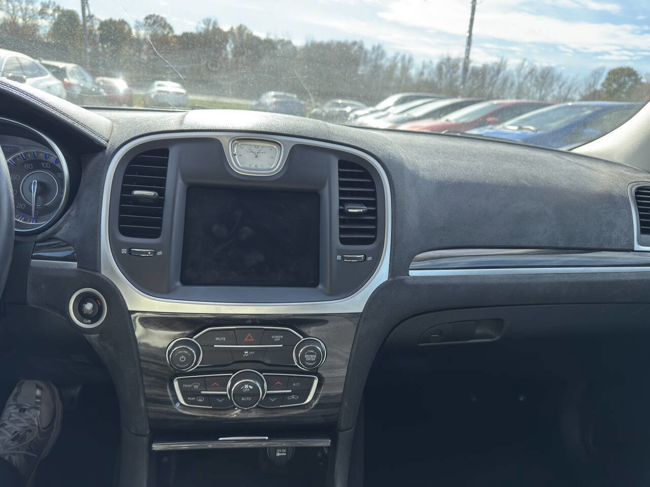 Used 2018 Chrysler 300 Touring w/ Driver Convenience Group image 11