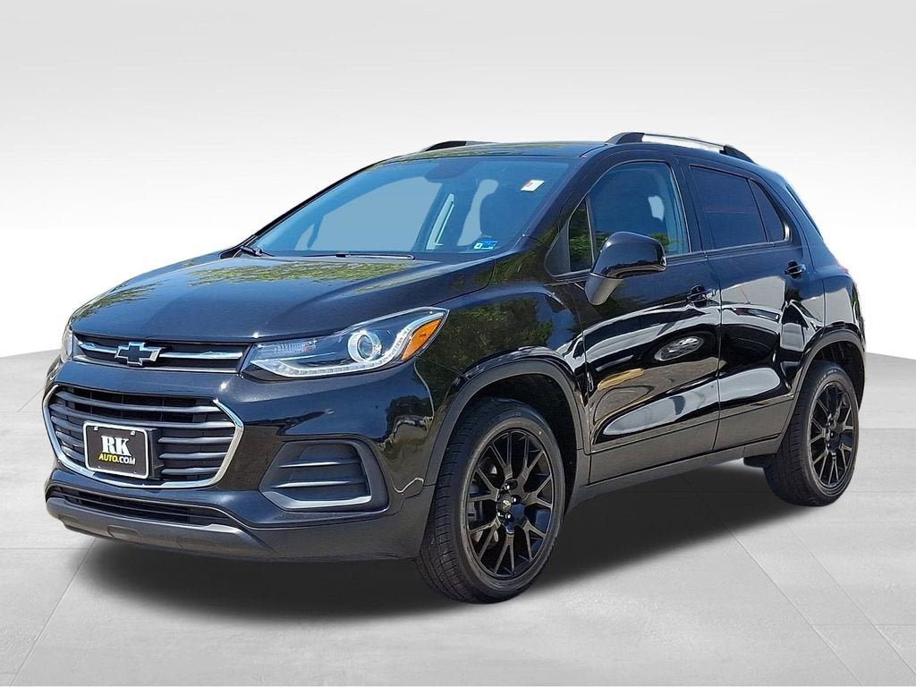 Certified 2022 Chevrolet Trax LT w/ Midnight Edition AWD/4WD image 3