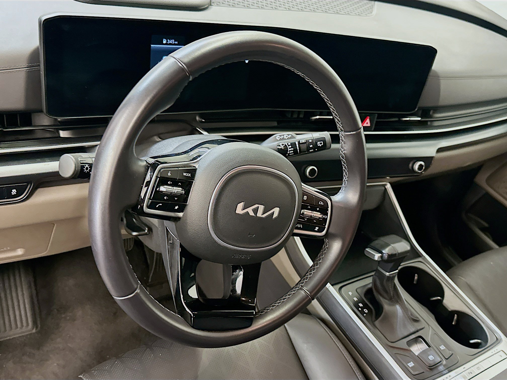 Used 2026 Kia Carnival FWD image 18
