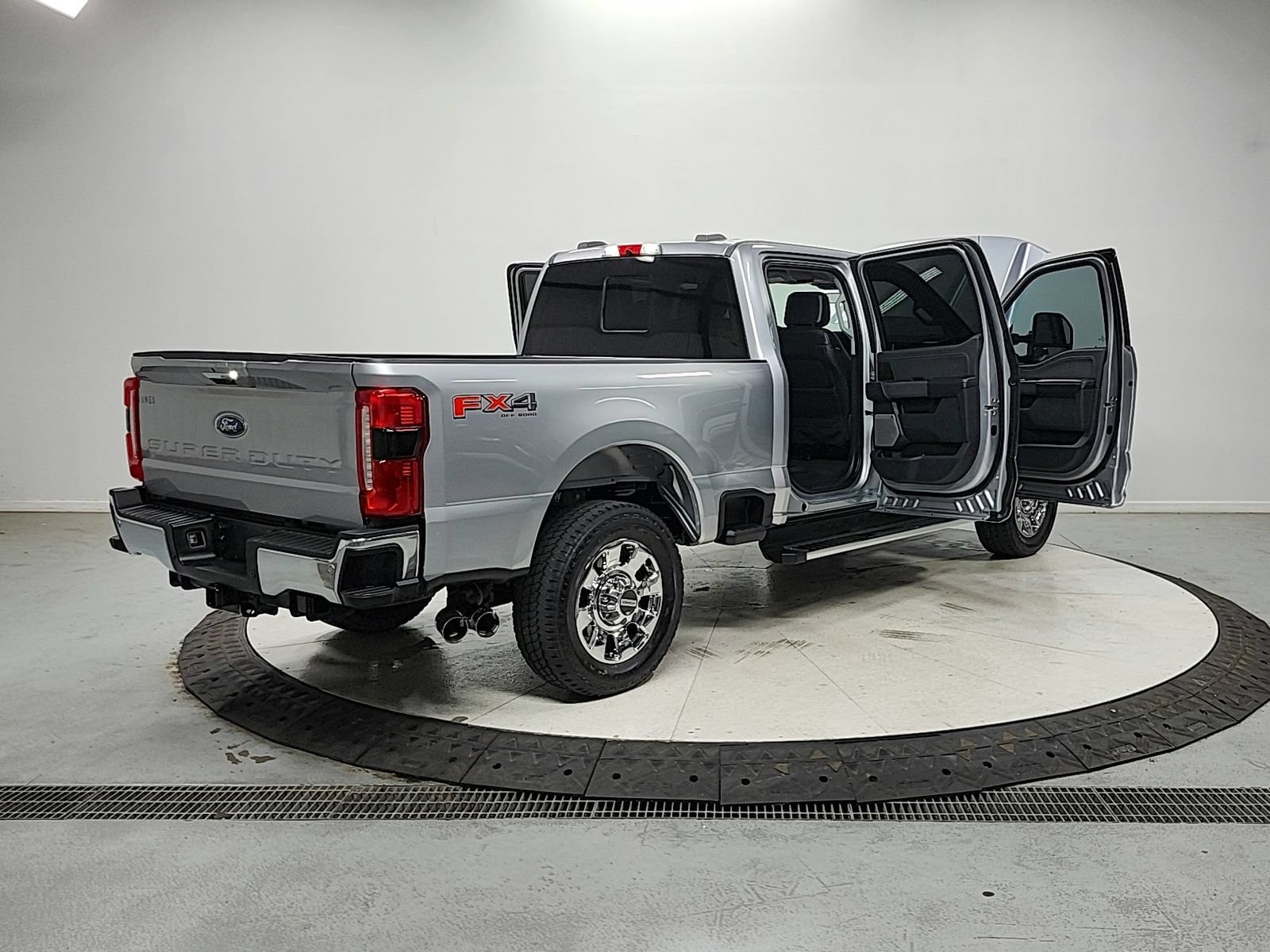Used 2023 Ford F250 Lariat w/ Chrome Package AWD/4WD image 16