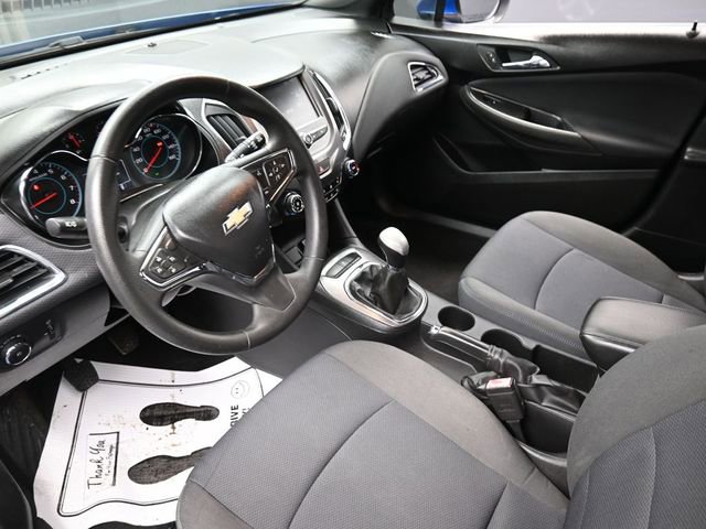 Used 2017 Chevrolet Cruze LT image 18