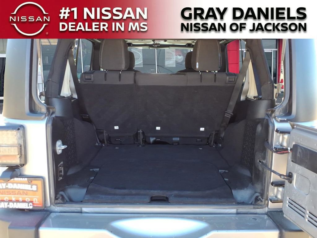 Used 2018 Jeep Wrangler Unlimited Sahara w/ Connectivity Group image 8