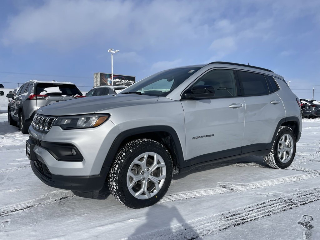 Used 2024 Jeep Compass Latitude image 6