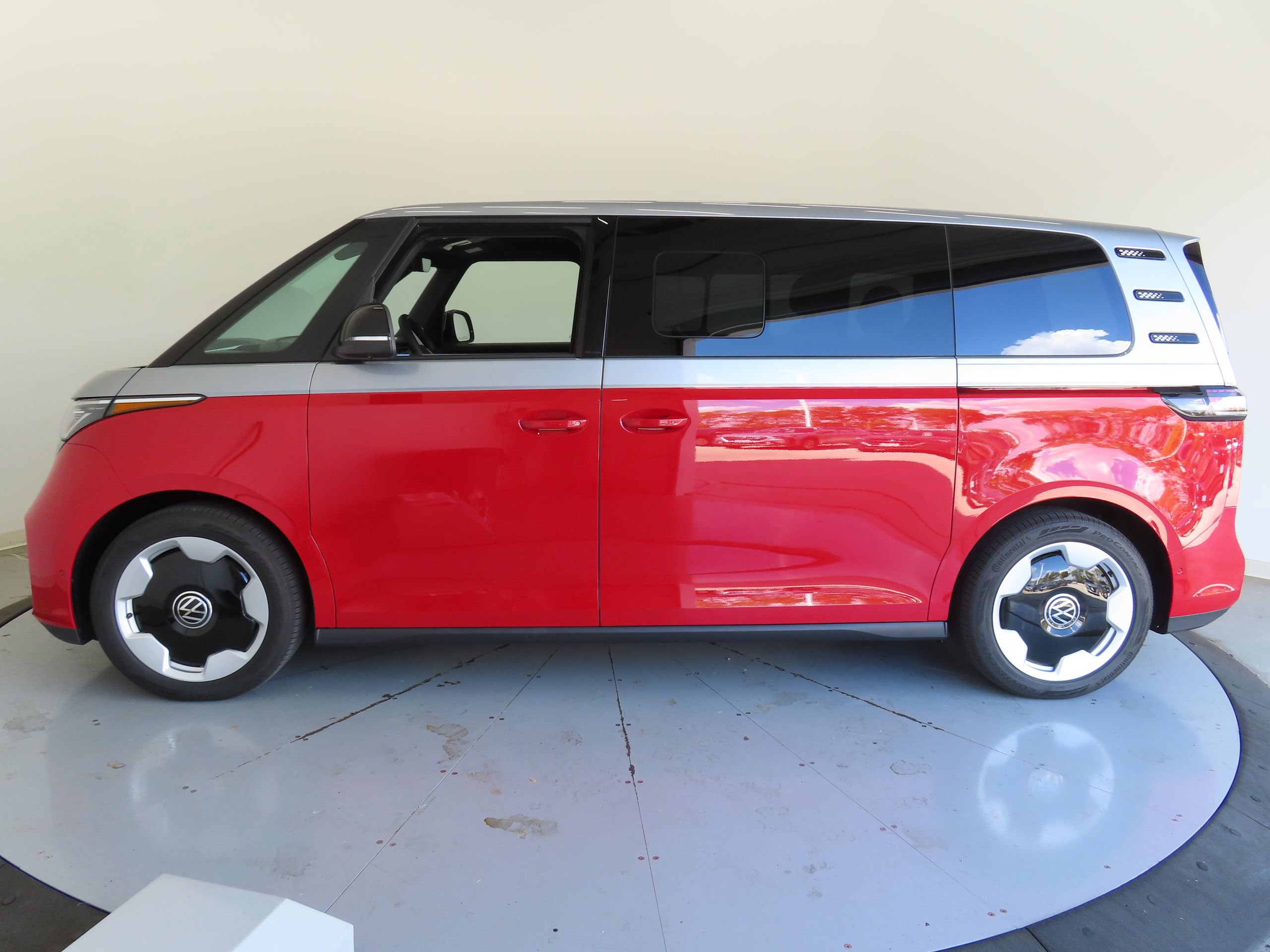 New 2025 Volkswagen ID. Buzz Pro S Plus image 8