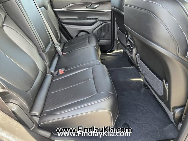 Used 2025 Jeep Grand Cherokee Limited w/ Luxury Tech Group II image 18