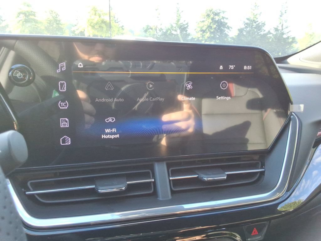 New 2026 Chevrolet Trax RS w/ Sunroof Package FWD image 28