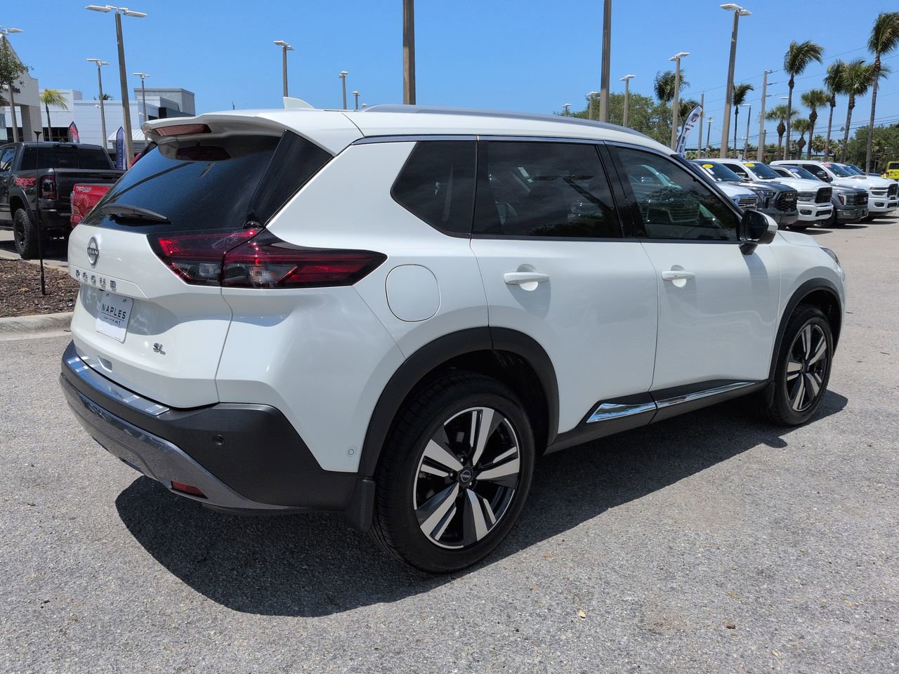 Used 2023 Nissan Rogue SL w/ SL Premium Package FWD image 5