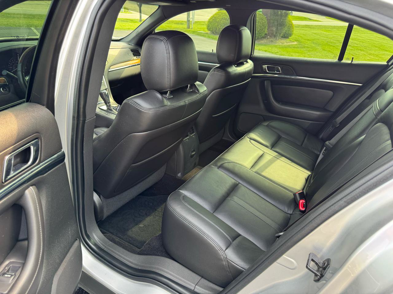 Used 2014 Lincoln MKS FWD image 20