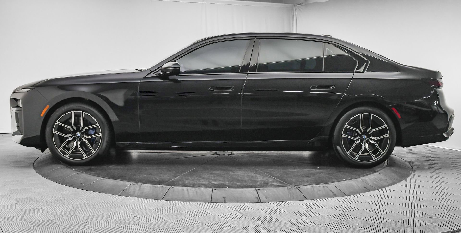 Used 2024 BMW 760i xDrive 760i xDrive image 4