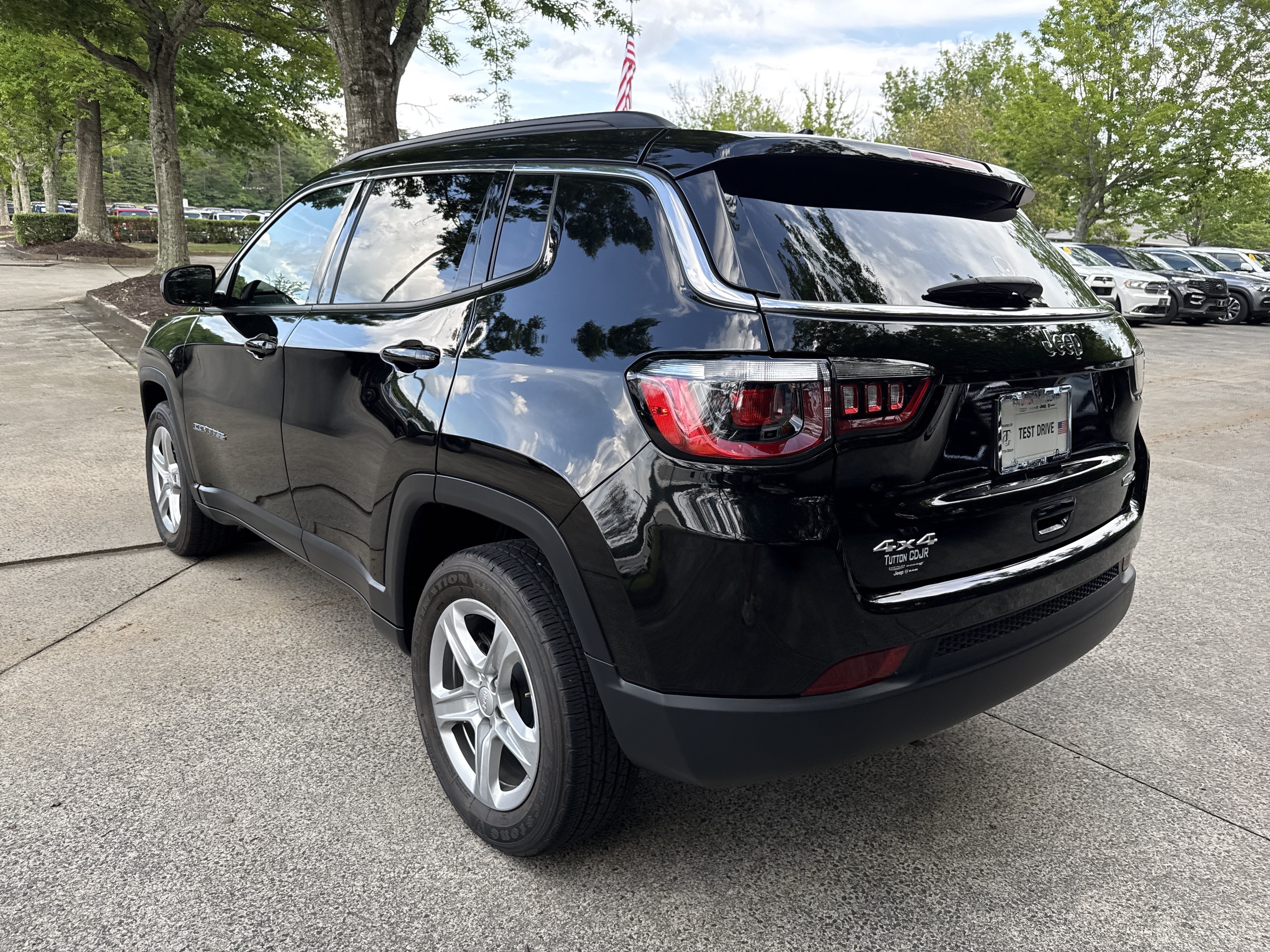 Used 2024 Jeep Compass Latitude AWD/4WD image 5