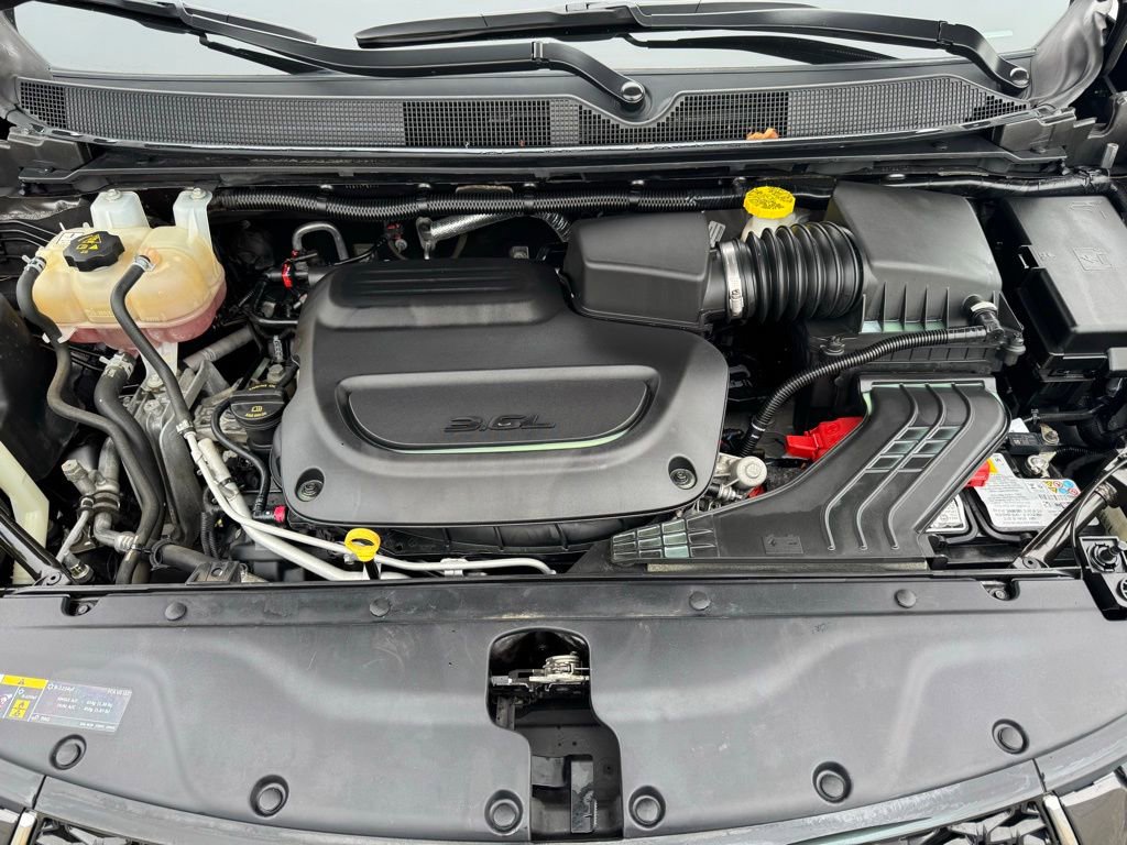 Used 2022 Chrysler Pacifica Touring-L image 11