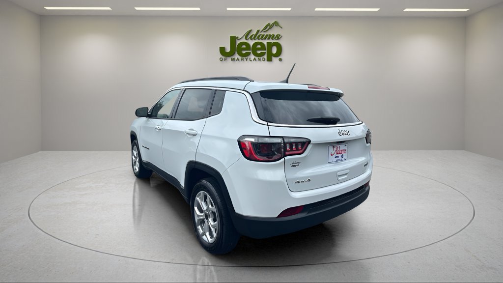 Used 2025 Jeep Compass Latitude w/ Sun & Sound Group AWD/4WD image 6