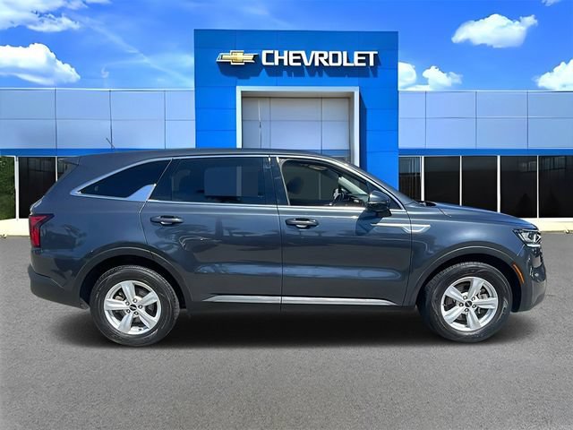 Used 2023 Kia Sorento LX FWD image 2