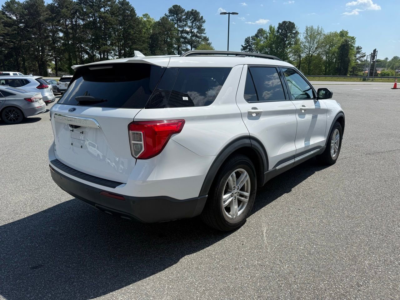 Used 2020 Ford Explorer XLT image 8