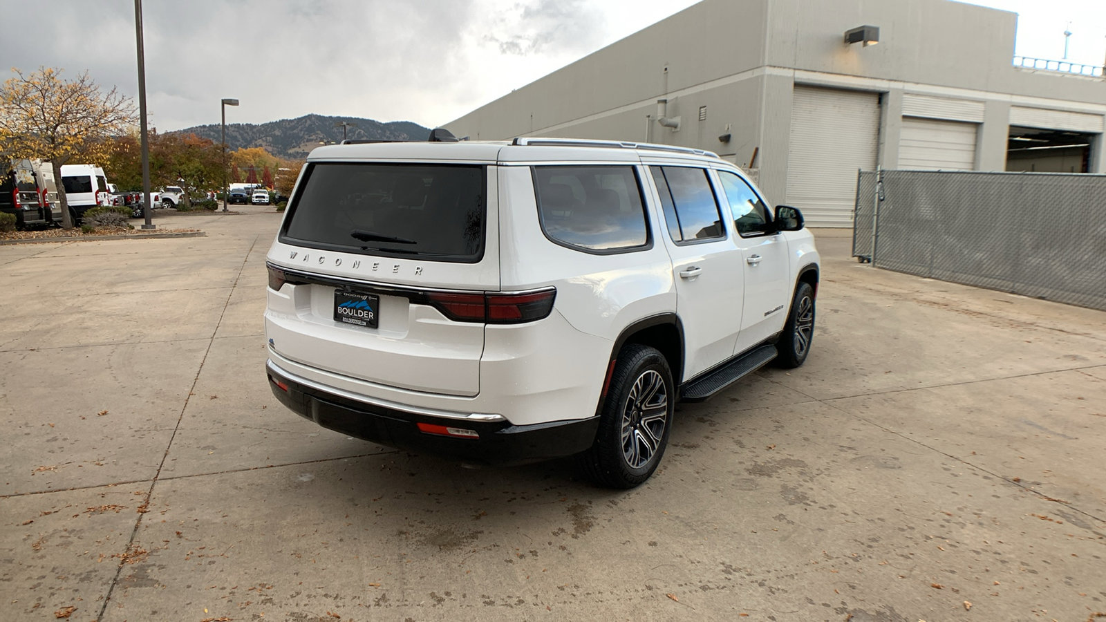 Used 2025 Jeep Wagoneer 4WD image 5