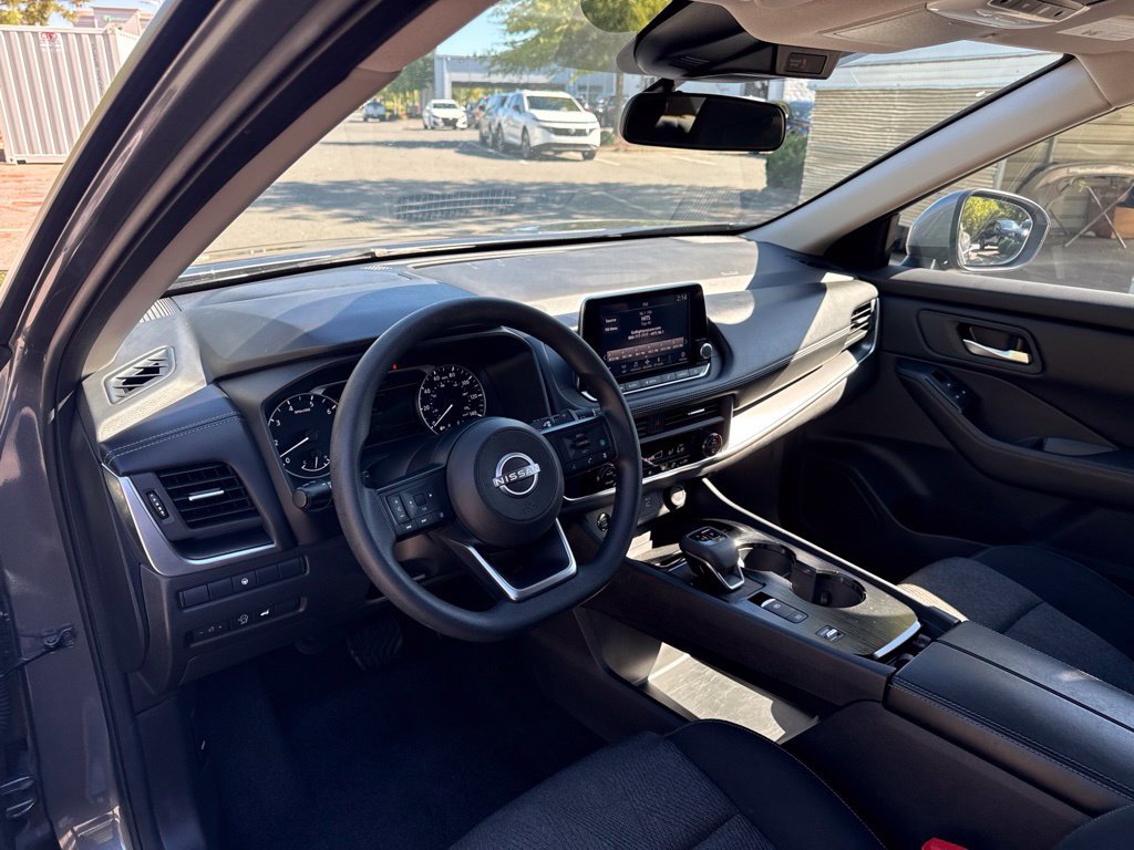 Certified 2024 Nissan Rogue SV FWD image 17