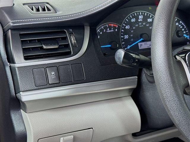 Used 2014 Toyota Camry L image 19