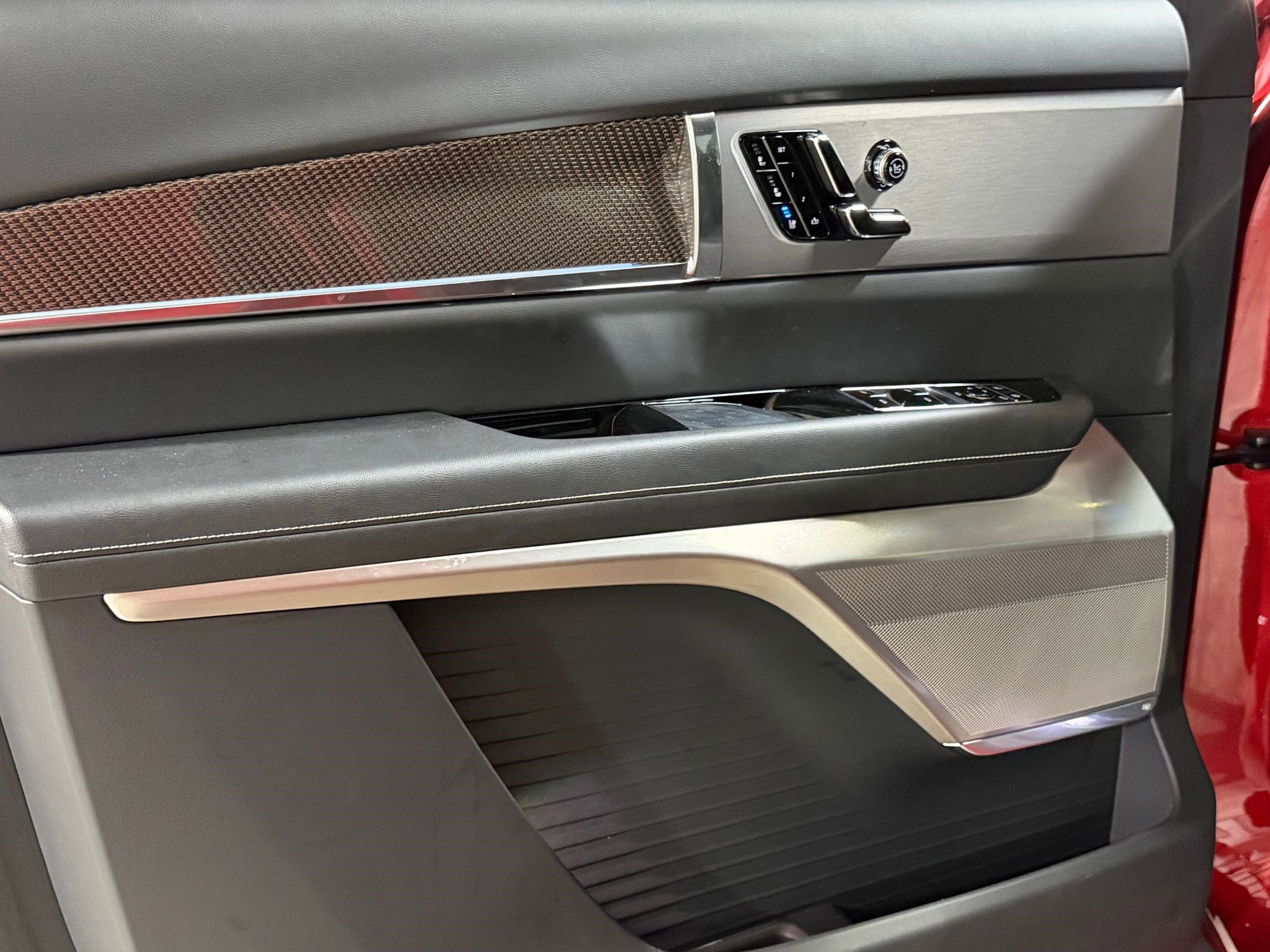 New 2026 Cadillac Vistiq Sport image 12