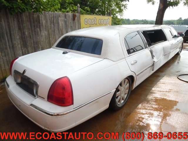 Used 2003 Lincoln Town Car Executive RWD image 2