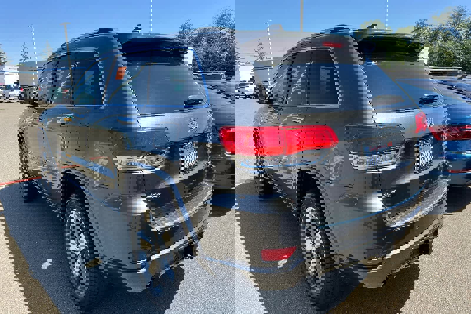 Used 2014 Jeep Grand Cherokee Overland w/ Advanced Technology Group image 6