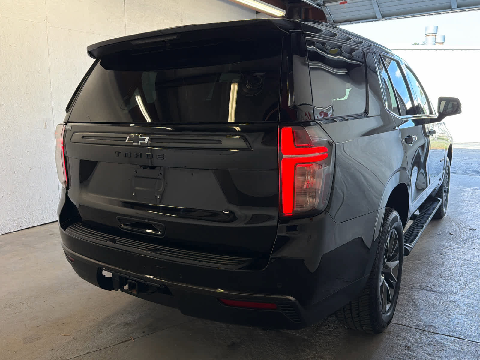 Used 2021 Chevrolet Tahoe Z71 w/ Z71 Off-Road Package AWD/4WD image 5