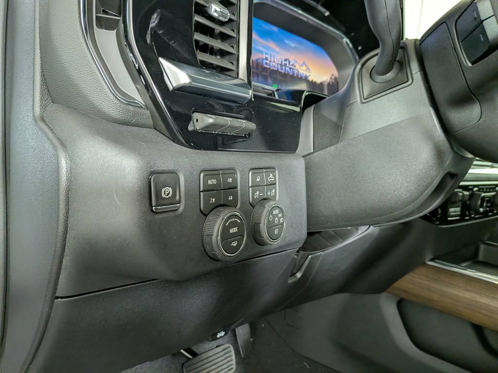 New 2026 Chevrolet Silverado 2500 High Country w/ High Country Premium Package AWD/4WD image 17