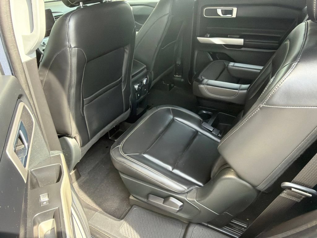 Used 2021 Ford Explorer XLT w/ Equipment Group 202A RWD image 17
