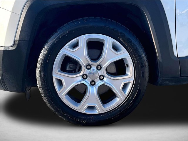 Used 2017 Jeep Renegade Limited image 8