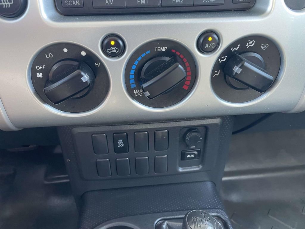 Used 2007 Toyota FJ Cruiser 4WD image 38