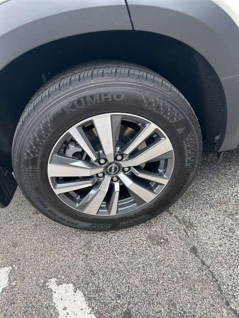 Used 2024 Nissan Pathfinder SL AWD/4WD image 12