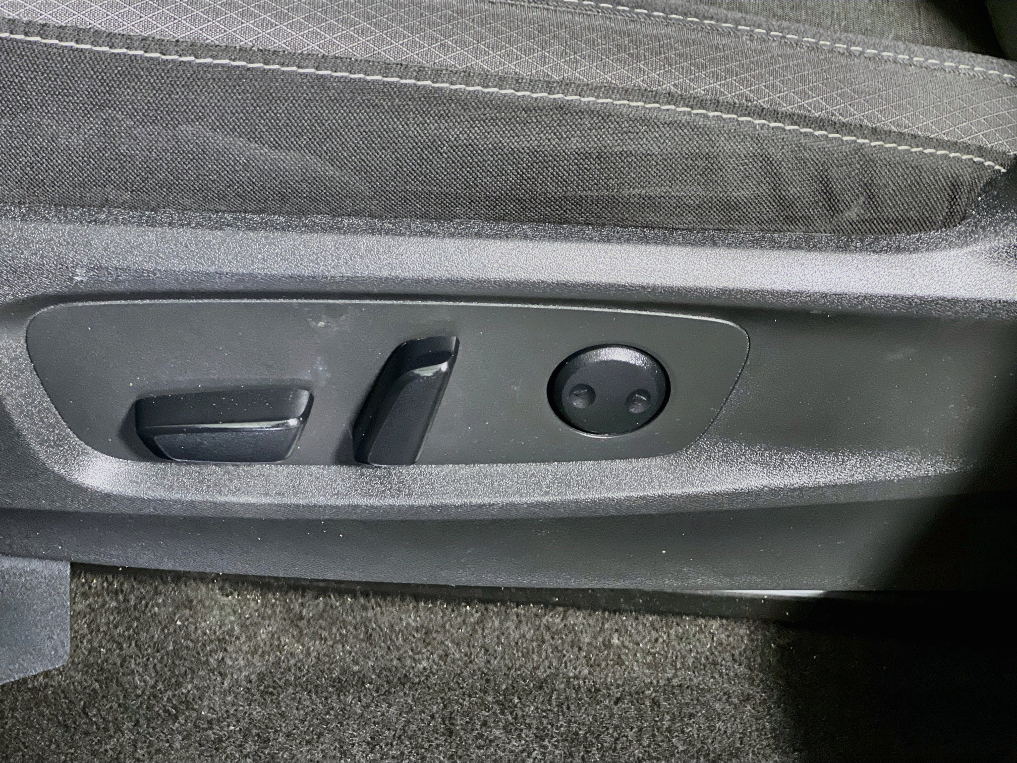 Used 2024 Nissan Pathfinder SV FWD image 15
