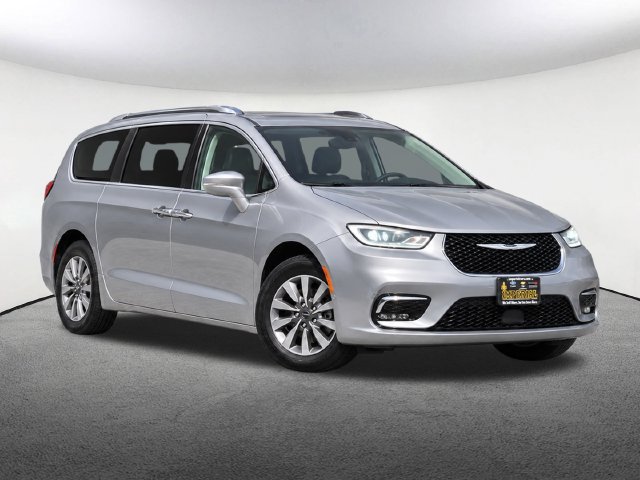 Used 2021 Chrysler Pacifica Touring-L FWD image 2