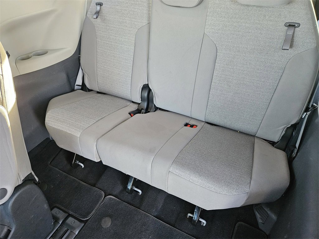 Used 2024 Toyota Sienna LE image 30