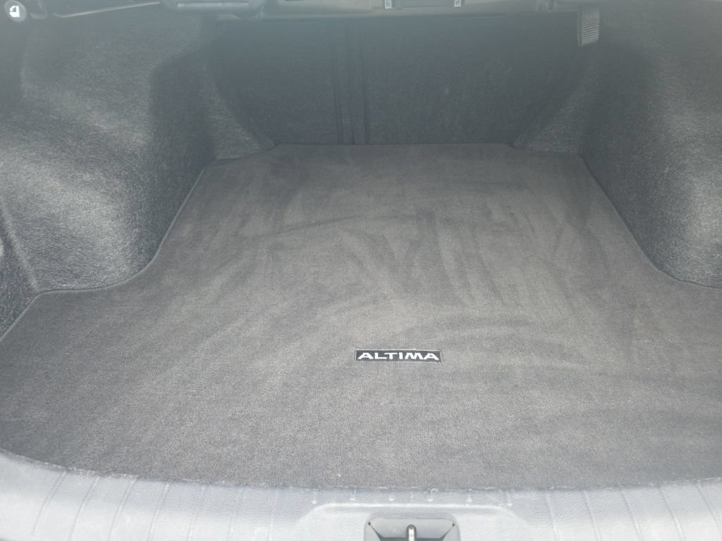 Used 2025 Nissan Altima 2.5 SV FWD image 9