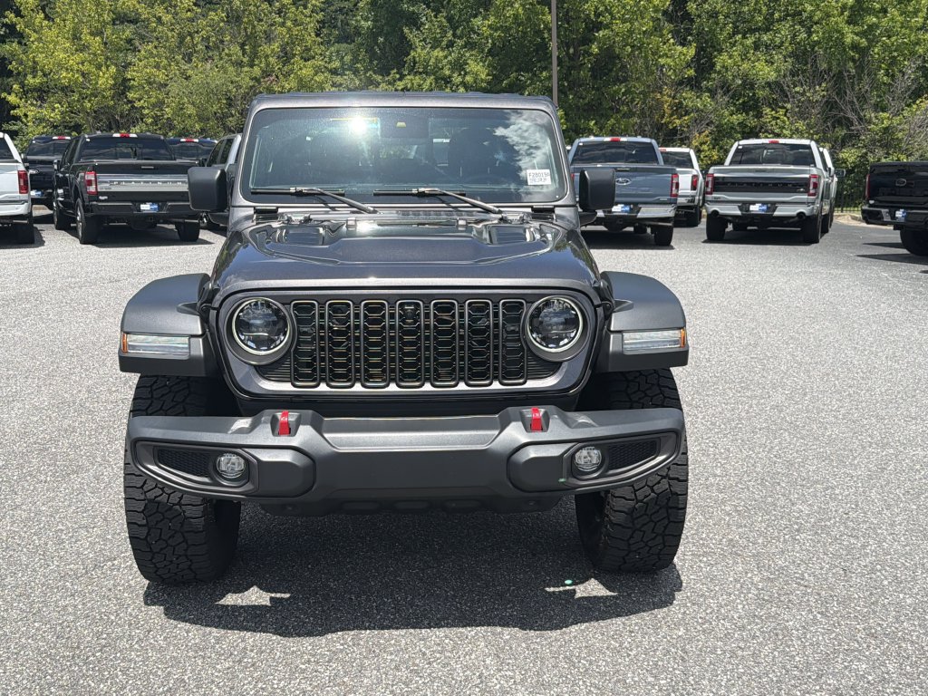 Used 2024 Jeep Gladiator Rubicon w/ Technology Group AWD/4WD image 2