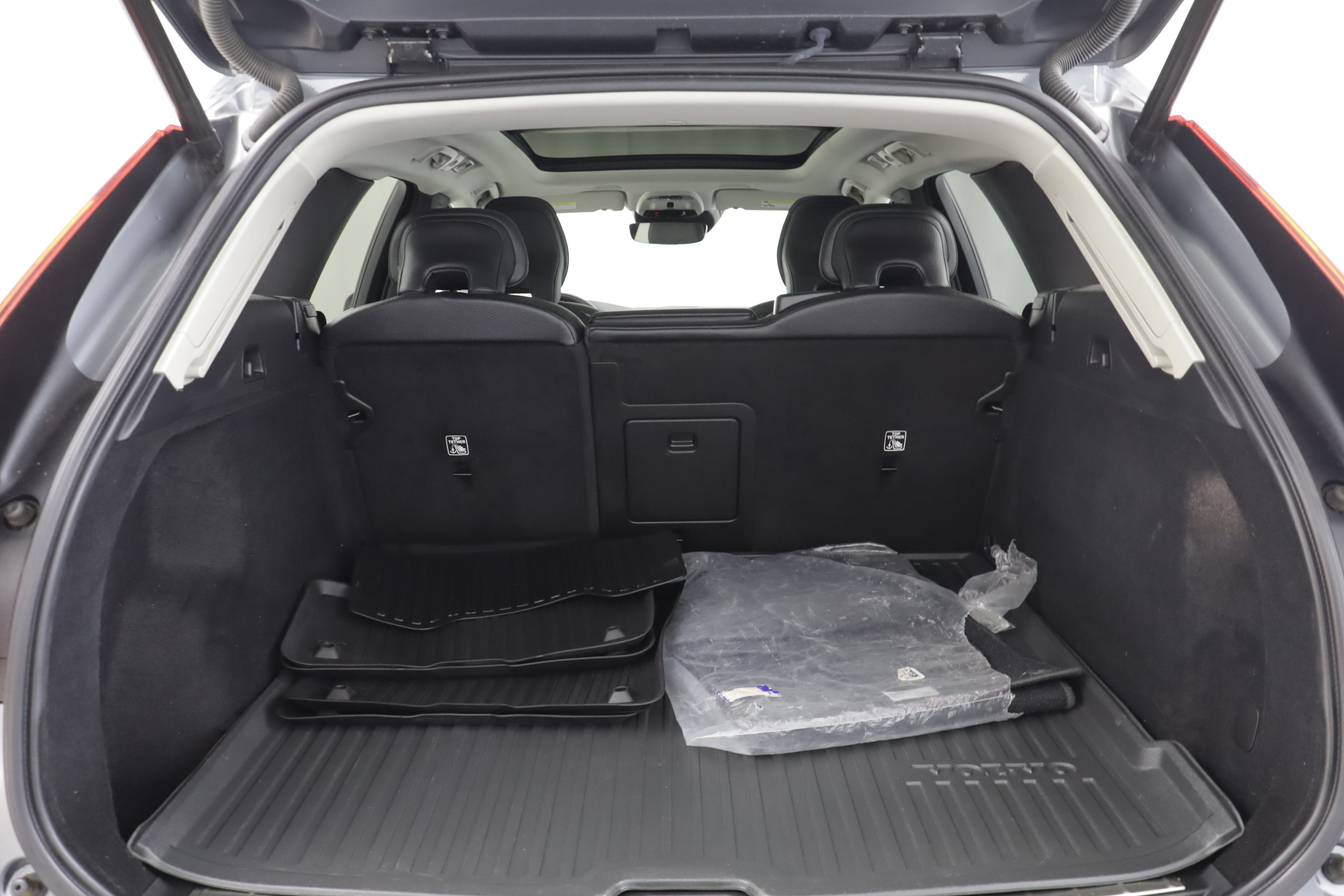 Used 2021 Volvo XC60 T5 Momentum w/ Premium Package AWD/4WD image 18