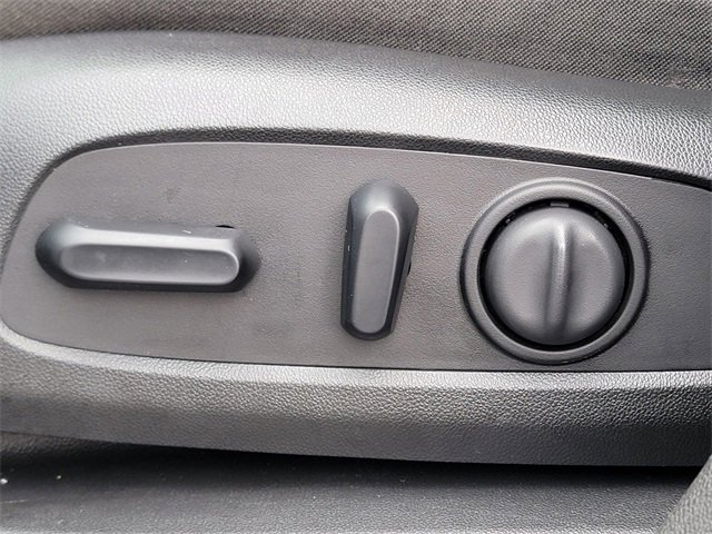 Used 2019 Chevrolet Equinox LS w/ LS Convenience Package image 4