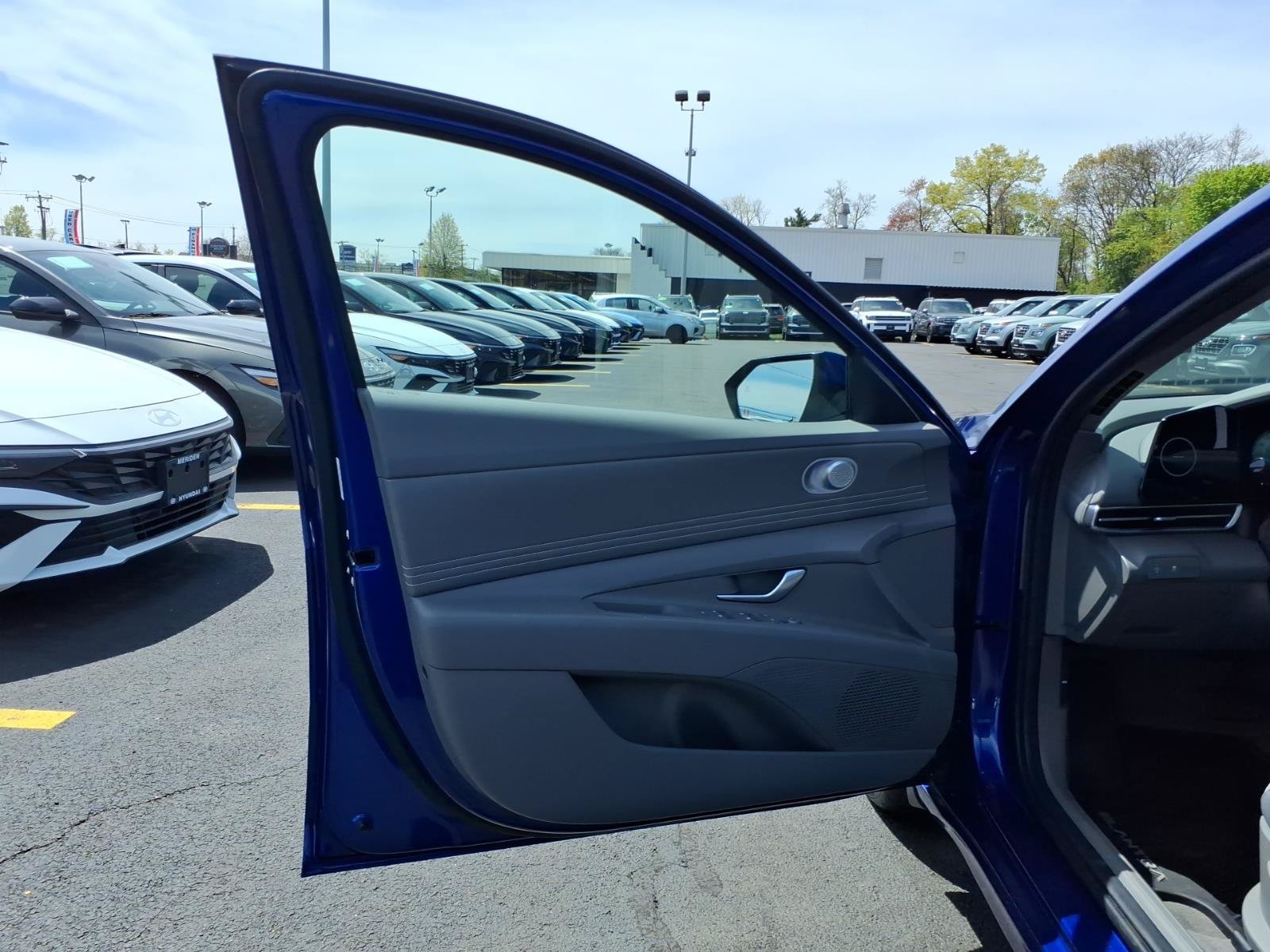 Used 2024 Hyundai Elantra SEL w/ Convenience Package FWD image 17