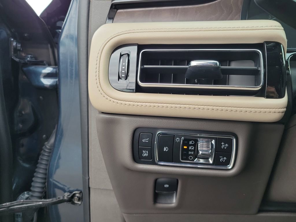 Certified 2023 Lincoln Nautilus Reserve w/ Equipment Group 202A image 22