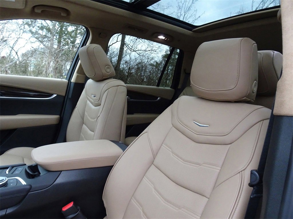 Certified 2025 Cadillac XT6 Premium Luxury w/ Platinum Package image 11